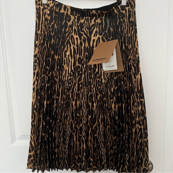 Burberry Leopard Print Pleated Skirt - Picture 2 of 7